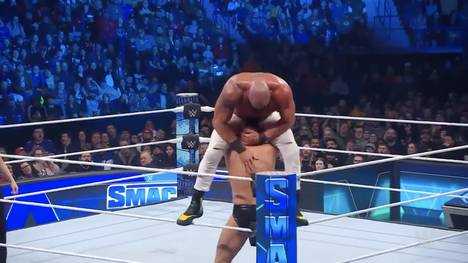 Bei WWE Friday Night SmackDown fällt auch das "Monster of all Monsters" Braun Strowman dem Wiener Gunther zum Opfer. Eine krachende Aktion vom Seil beendet den Titanenkampf.