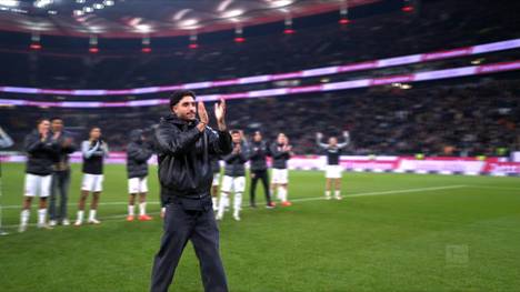 Omar Marmoush wird Eintracht Frankfurt verlassen. Nach dem Spiel gegen Dortmund ging er ein letztes Mal in die Kurve und wurde überraschend emotional verabschiedet. 