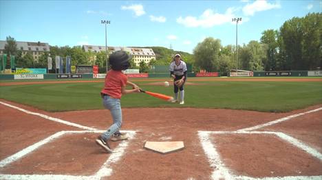Egal ob groß oder klein. Mit diesem Video kann jeder die einfachsten Baseball-Regeln lernen. 