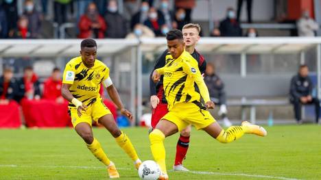 Ansgar Knauff steht als nächstes BVB-Juwel in den Startlöchern. Nach seinem Champions-League-Debüt spricht der Youngster über den Schritt in den Profibereich.