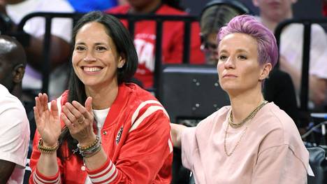 Die US-Sportstars Megan Rapinoe und Sue Bird werden heiraten. Bei Instagram gab das Paar am Freitag seine Verlobung bekannt. 