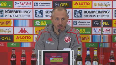Während des Spiels gegen Bayer Leverkusen gerät Mainz-Coach Jan-Moritz Lichte mit zwei Fans aneinander. Auf der Pressekonferenz äußert sich der Trainer zum Vorfall.