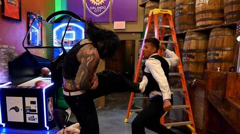 Jeff Hardy tritt bei WWE SmackDown in einem Bar Fight gegen Rivale Sheamus an. Dieser erhält sogar unerwartet Hilfe von einem Barkeeper.