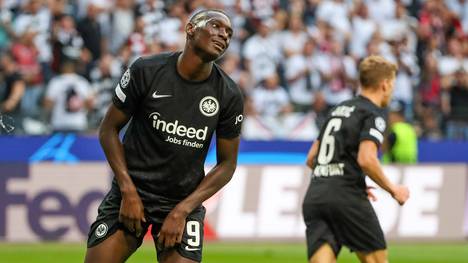 Eintracht Frankfurt geht beim Debüt in der Champions League gegen Sporting Lissabon mit leeren Händen nach Hause. Eine mangelhafte Chancenverwertung der Hessen bestrafen die Portugiesen eiskalt.