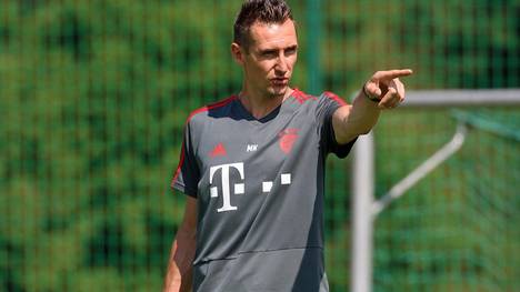 Miroslav Klose, U17-Trainer des FC Bayern, hat den Eignungstest erfolgreich bestanden und wird ab Juni 2020 seine Fußball-Lehrer-Ausbildung beginnen. 