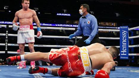Mexikos Box-Superstar Saúl "Canelo" Álvarez hat seine Weltmeistertitel im Supermittelgewicht mit einem K.o.-Sieg erfolgreich verteidigt.
