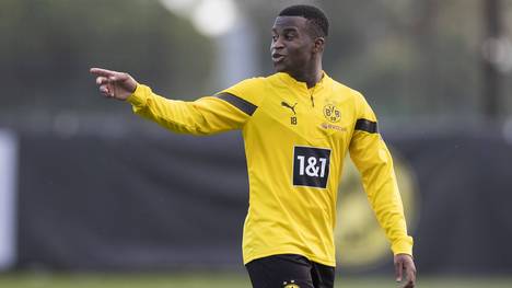 Youssoufa Moukoko steht vor einer Vertragsverlängerung bei Borussia Dortmund. Zwar gingen die Gespräche schleppend voran, nun ist eine Einigung allerdings nicht mehr weit entfernt.