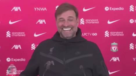 Liverpool-Legende Steven Gerrard kehrt als Trainer von Aston Villa zurück an die Anfield Road. Jürgen Klopp erlaubt sich deshalb einen Scherz mit den Journalisten.