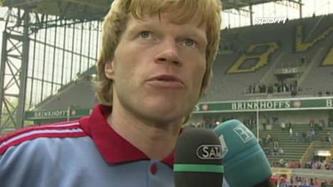 3. April 1999: Im hitzigen Duell zwischen Borussia Dortmund und Bayern München ist Oliver Kahn die Reizfigur - und lässt sich von seinen Emotionen verleiten.