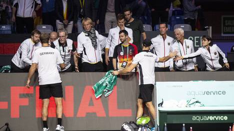 Nach einer 1:0-Führung verpasst das deutsche Tennis-Team gegen Kanada den Einzug ins Halbfinale des Davis-Cups. 