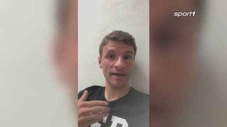Der Bayern-Star sorgte mit Aussagen bezüglich der FCB-Transferpolitik für Wirbel und kassierte einen Rüffel des Sportdirektors. Jetzt reagierte Thomas Müller darauf in einem Video.