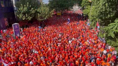 Die niederländischen Fans sind vor dem EM-Halbfinale gegen England on fire. Über 80.000 Anhänger werden im Verlaufe des Mittwochabends in Dortmund erwartet.