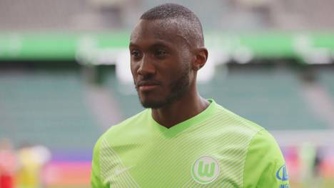 Oliver Glasner führte Wolfsburg in die Champions League und verlässt den Verein in Richtung Frankfurt. Einer seiner ehemaligen Spieler rechnet nun mit ihm ab.