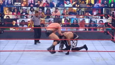 Die maskierten Riesen T-Bar und Mace messen sich bei WWE RAW mit Drew McIntyre und Braun Strowman - die am Ende die wahren Gesichter ihrer Gegner enthüllen.