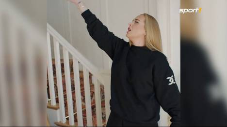 Die Sängerin Adele outet sich auf den sozialen Medien wieder mal als großer Tottenham Hotspur Fan und trällert fröhlich die Hymne der Spurs. 