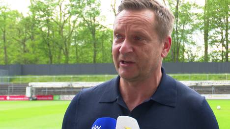 Kölns Geschäftsführer Sport Horst Heldt redet sich nach dem Rückschlag im Abstiegskampf in Rage und teilt gegen die Videoassistenten und den DFB aus.
