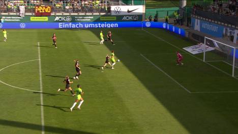 Der VfL Wolfsburg hat sich am 1. Spieltag der Frauen-Bundesliga verdient mit 3:0 gegen Bayer 04 Leverkusen durchgesetzt. Lena Oberdorf und Lena Lattwein trafen früh, Sveindis Jonsdottir machte den Deckel drauf.