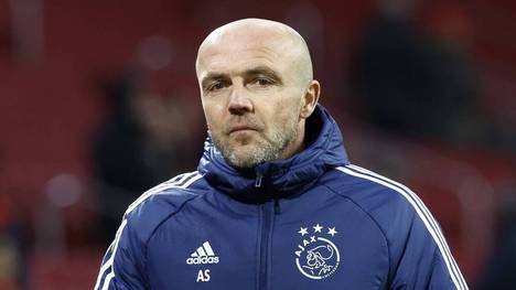 Es hatte sich angebahnt, nun ist es offiziell: Ajax Amsterdam hat sich von Trainer Alfred Schreuder getrennt. Das gab der niederländische Topklub am späten Donnerstagabend bekannt. 