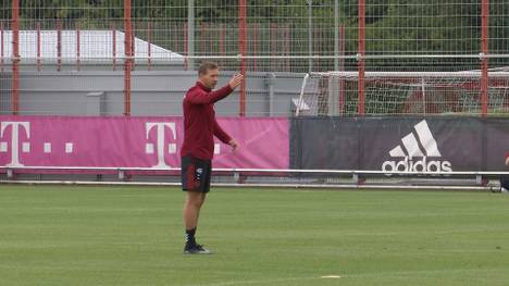 Die Bayern starten mit Neu-Trainer Julian Nagelsmann und ohne 13 EM-Fahrer in die neue Saison. Beim Trainingsauftakt zeigt sich Nagelsmann direkt als Lautsprecher.