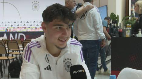 Bei den Media Days der deutschen Fußballnationalmannschaft spricht Aleksandar Pavlovic über Thomas Müller, Deniz Undav und seine Entscheidung für das DFB-Team.