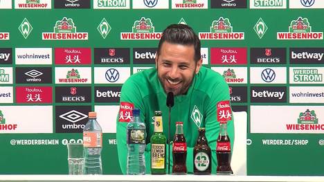 Claudio Pizarro könnte nach seiner aktiven Fußballerkarriere als Markenbotschafter zum FC Bayern München zurückkehren. Aber: Der 41-Jährige lässt sich auch ein Hintertürchen für einen Verbleib in Bremen offen. 