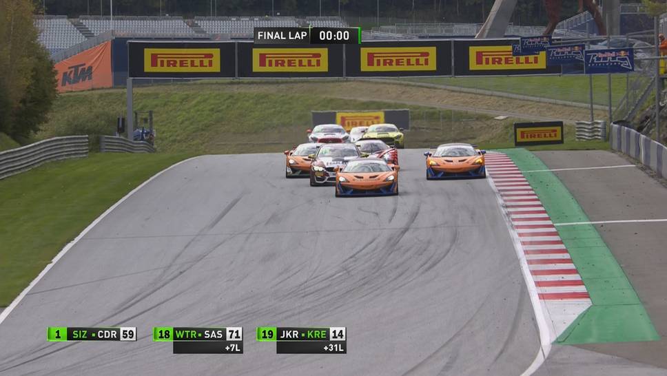 Jan Kasperlik und Nicolaj Møller-Madsen gewinnen das zweite GT4-Rennen in Spielberg dank einer ereignisreichen letzten Runde.