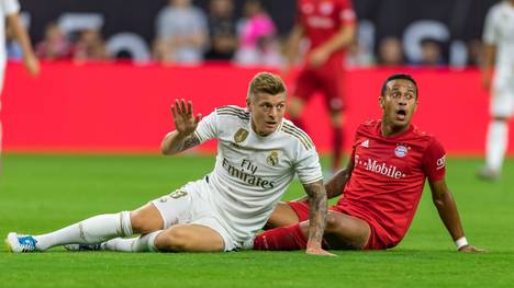 Weltmeister Toni Kroos spricht über seinen Wechsel vom FC Bayern zu Real Madrid und kann sich süffisante Worte gegen seinen Ex-Klub nicht verkneifen.