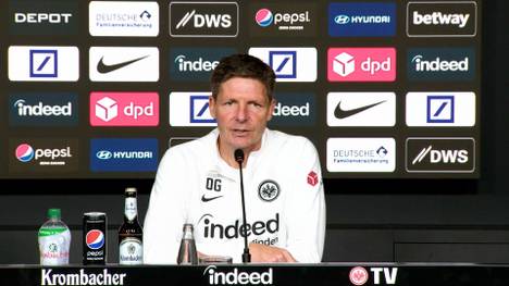 Nach der Niederlage gegen Hoffenheim war dem Noch-Trainer von Eintracht Frankfurt der Kragen geplatzt, als ein Journalist die Einstellung seines Teams kritisiert hatte. Nun entschuldigt sich Oliver Glasner für seine Entgleisung. 