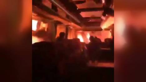 Ein Video aus dem Bus des 1. FC Köln sorgt vor dem Derby gegen Borussia Mönchengladbach für Wirbel. Ein Spieler bezeichnet die Fans als "Spacken".