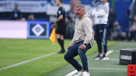 Trotz der Auftakt-Niederlage gegen den HSV ist für Thomas Reis und den FC Schalke 04 klar: das Ziel heißt Wiederaufstieg!