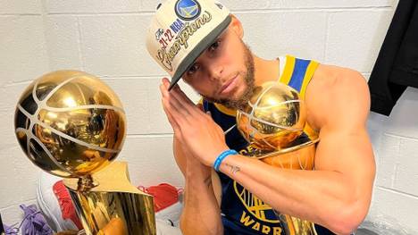 Stephen Curry wird nach dem Titelgewinn mit den Golden State Warriors zum Finals-MVP gekürt. Der 34-Jährige gehört jetzt zu einem elitären Kreis.