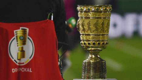 Der deutsche Handball-Nationaltrainer Alfred Gislason lost am Ostersonntag in der ARD-Sportschau die Halbfinalpartien für den DFB-Pokal aus.