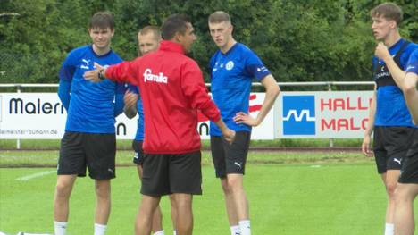 Aufsteiger und Bundesliga-Neuling Holstein Kiel startet die Saison-Vorbereitung. Die Störche haben für ihre erste Spielzeit im Bundesliga-Oberhaus nur ein klares Ziel: Den Klassenerhalt. 