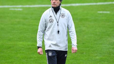 Joachim Löw kann bei seinem letzten Turnier als Bundestrainer auf einen größeren Pool an Spielern zurückgreifen. Die UEFA stockt die Kader auf.
