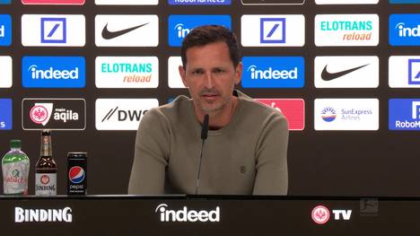 Eintracht-Trainer Dino Toppmöller äußert sich nach dem Spiel gegen Freiburg zu einer strittigen Elfmetersituation und wünscht sich von den Schiedsrichter eine Sache. 