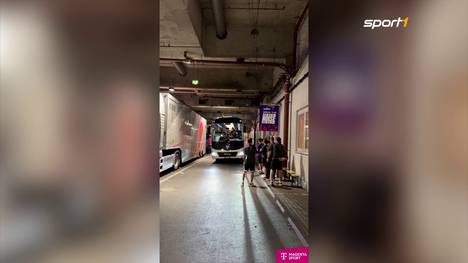 Zwei Siege in zwei Spielen sind für die Slowenen um Superstar Luka Doncic genug Grund zu feiern. Bereits im Bus geht's ordentlich zur Sache.