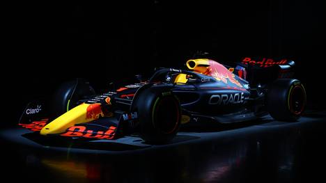 Red Bull Racing stellt sein neues Formel-1-Auto für 2022 vor. Mit der Startnummer 1 und einem neuen Titelsponsor will Max Verstappen in seinem neuen RB18 Mercedes weiterhin Paroli bieten.