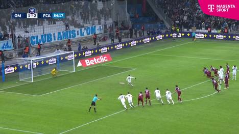 Dicke Überraschung im Viertelfinale des französischen Pokals: Annecy, gerade mal Zehnter in der Ligue 2, haut den PSG-Bezwinger Marseille nach einem spektakulären 2:2 in der normalen Spielzeit im anschließenden Elfmeterschießen raus.