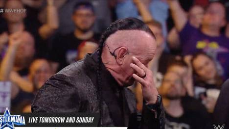 Am Tag vor der WWE-Megashow WrestleMania 38 zieht der Undertaker in die Hall of Fame der Wrestling-Liga ein. Der emotionale Fan-Empfang sorgt für Tränen der Rührung ...
