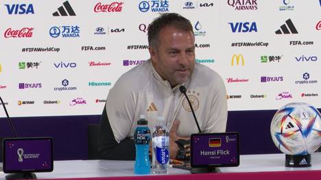 Bundestrainer Hansi Flick verrät auf der Pressekonferenz vor dem Spiel gegen Spanien, dass sein Lieblingsspieler des Gegner gar nicht bei der WM dabei ist.