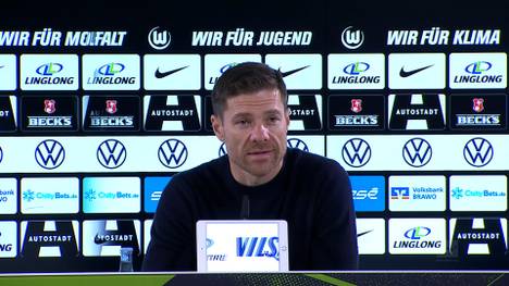 Trainer Xabi Alonso spricht nach dem Arbeitssieg gegen Wolfsburg über die Titelchancen der Werkself in dieser Saison. 