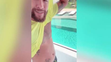 Neymar muss derzeit wegen eines Kreuzbandrisses pausieren. Nachdem Gerüchte die Runde machten, der Superstar habe stark zugenommen, antwortet dieser mit einem Video.