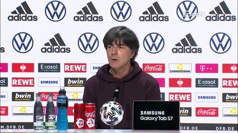 Nicht mal 24 Stunden nach dem Ausscheiden gegen England stellt sich Joachim Löw den Fragen der Journalisten auf seiner letzten Pressekonferenz als Bundestrainer.
