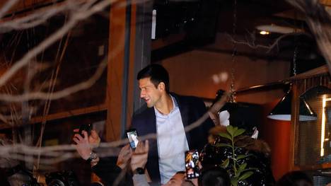 Neuer Corona-Wirbel um Novak Djokovic. Mit einer Feier in Serbien sorgt der Tennis-Superstar für einen Eklat.