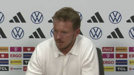 Bundestrainer Julian Nagelsmann spricht auf einer Pressekonferenz über den Kader der deutschen Nationalmannschaft - und erlaubt sich einen Seitenhieb in Richtung London.