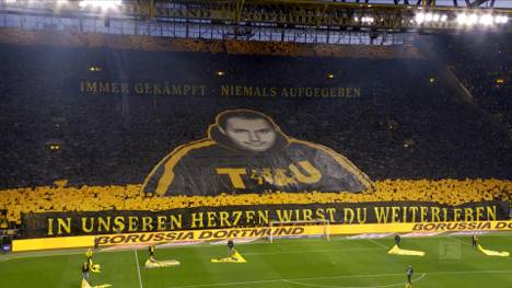 Vor dem Heimspiel gegen Bochum wurde es in Dortmund emotional: Die "Gelbe Wand" gedachte mit einer ergreifenden Choreografie einem verstorbenen ehemaligen Ultra.