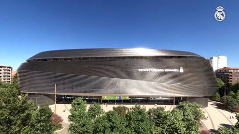 Das Estadio Santiago Bernabéu ist Fußballfans auf der ganzen Welt ein Begriff. Die Heimstätte von Real Madrid wird derzeit umfassend renoviert und soll bis zur Saison 2023/24 fertiggestellt sein.