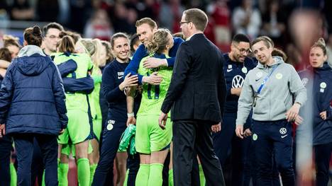 Wolfsburgs Alexandra Popp bekam großes Lob für ihren unermüdlichen Einsatz beim 3:2-Sieg gegen Arsenal im UWCL-Halbfinal-Rückspiel. Trainer Tommy Stroot findet, dass sie eine besondere Gabe hat.