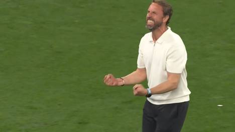 England steht erneut im Finale der UEFA EURO 2024. Nach Abpfiff feiern die Fans zu "Sweet Caroline", während Trainer Gareth Southgate ausgelassen jubelt.