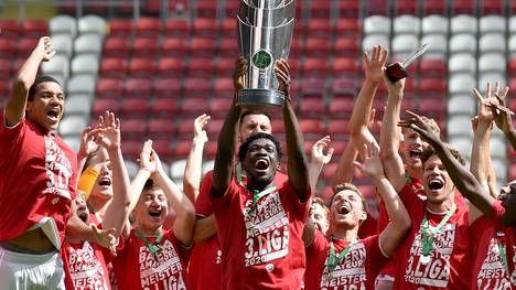 Die kleinen Bayern haben sich sensationell den Meistertitel in der Dritten Liga geholt. Das Problem: Jetzt droht der Abgang vieler Stars. 